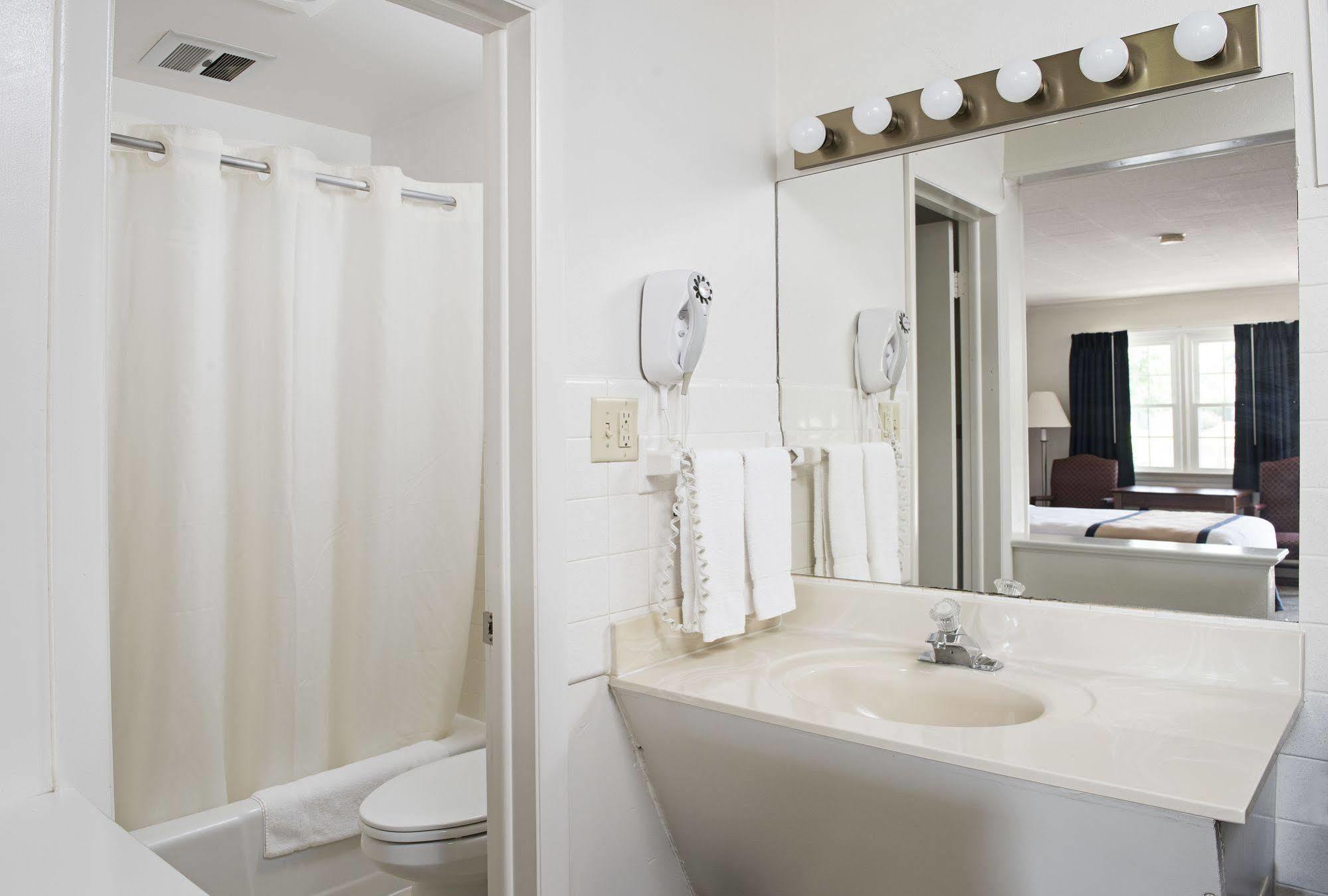 Travelers Rest Motel Интеркорс Екстериор снимка