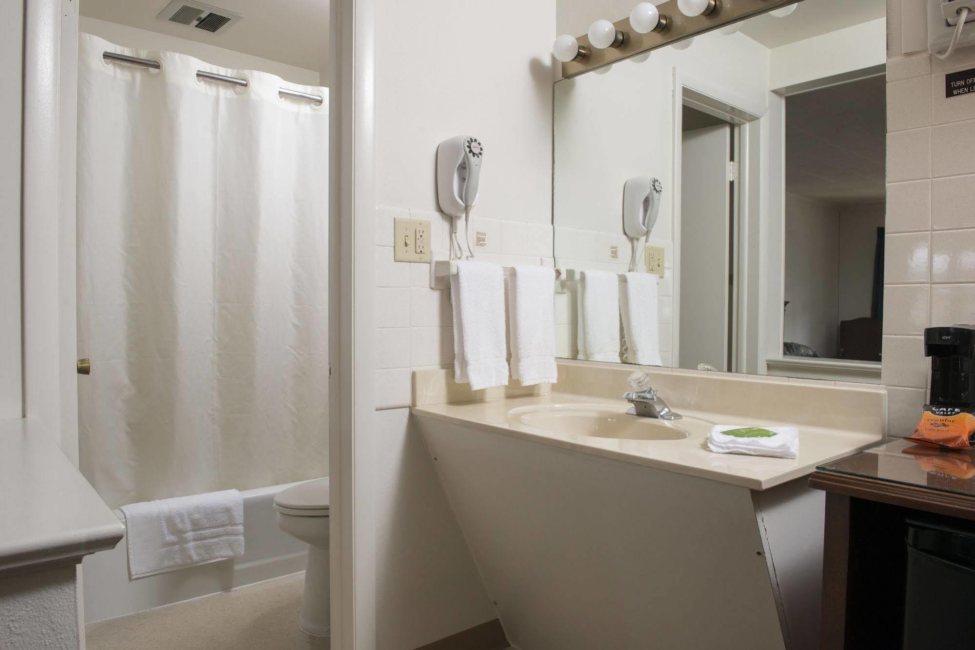 Travelers Rest Motel Интеркорс Екстериор снимка
